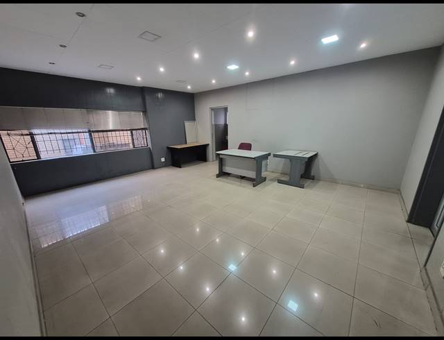 3,000M² WAREHOUSE TO LET IN BENROSE